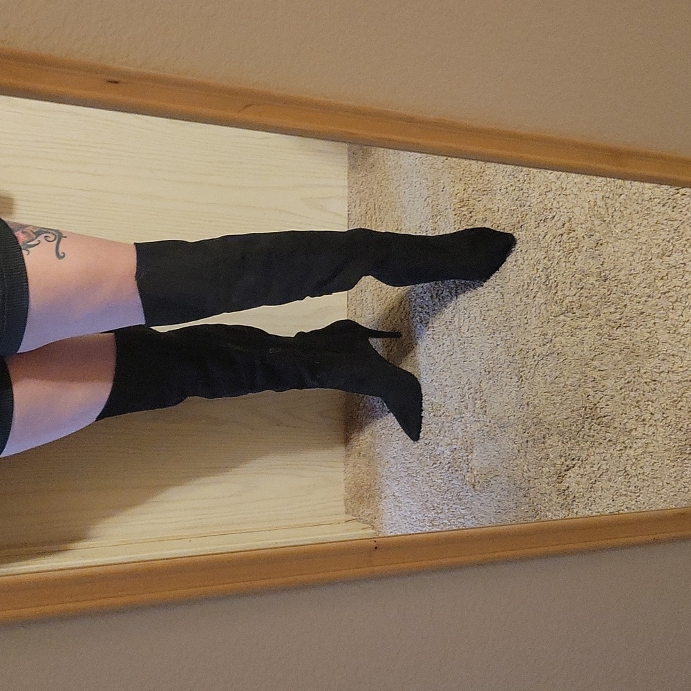 R&R black suede boots
